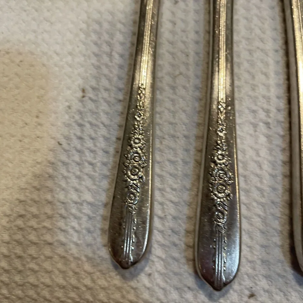 4 Nobility Plate 1939 Royal Rose Dinner Knives Oneida Silverplate Flatware